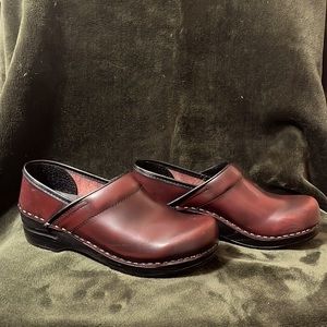 Dansko Professional Slip-on Clog, Cordovan, size 37-narrow.